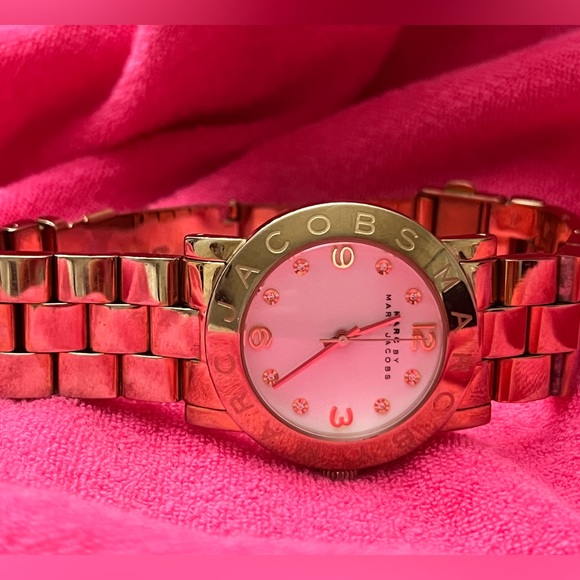 Marc Jacobs Gold Stainless Steel Bangle Women\'s Watch